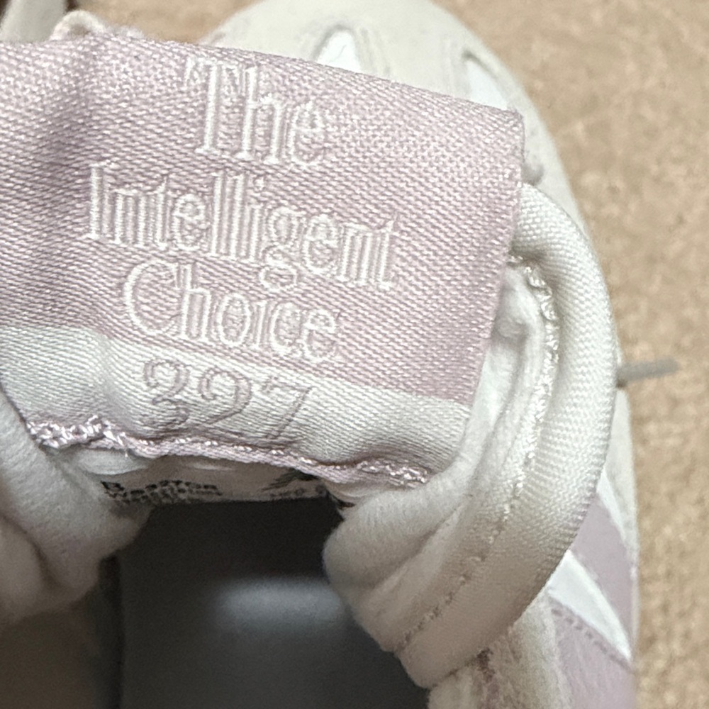 New Balance 327 Women's 9.5 White and Light Pink Sneakers - Picture 4 of 7